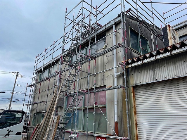 稲美町で補修工事に伴う足場架設